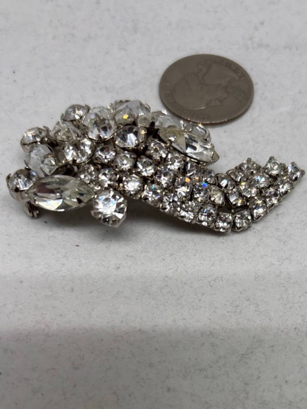 Beautiful Vintage Rhinestone Brooch - Picture 8 of 13